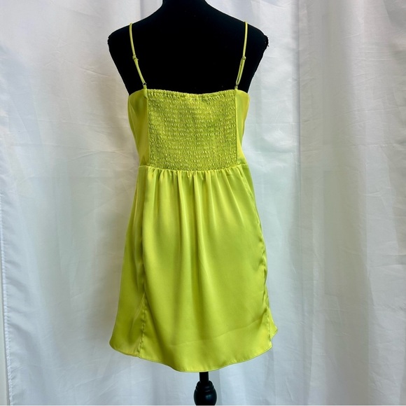 Femme by design lime green satin spaghetti strap mini dress Sz M NWT - Picture 4 of 13